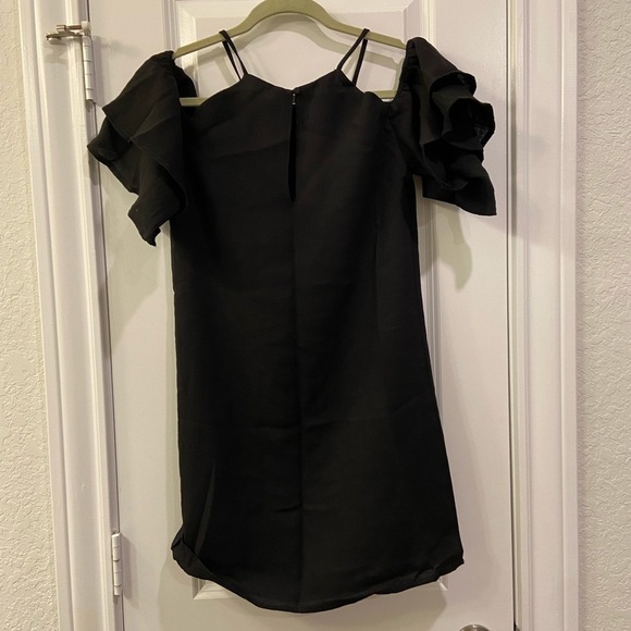 NWOT UrbanOutfit cold shoulder Ruffle Sleeve Dress - Picture 5 of 12